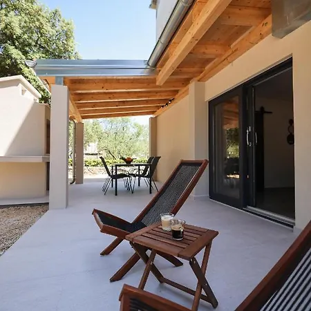 Apartment Old Road *