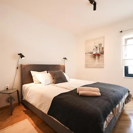 Apartment Old Road *