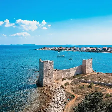 Apartment Old Road Vir