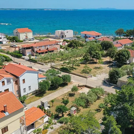 Old Road Apartment *