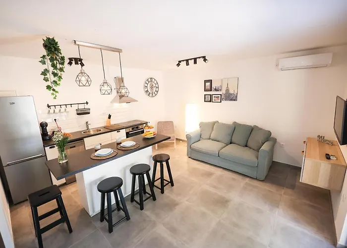 Old Road Appartement *